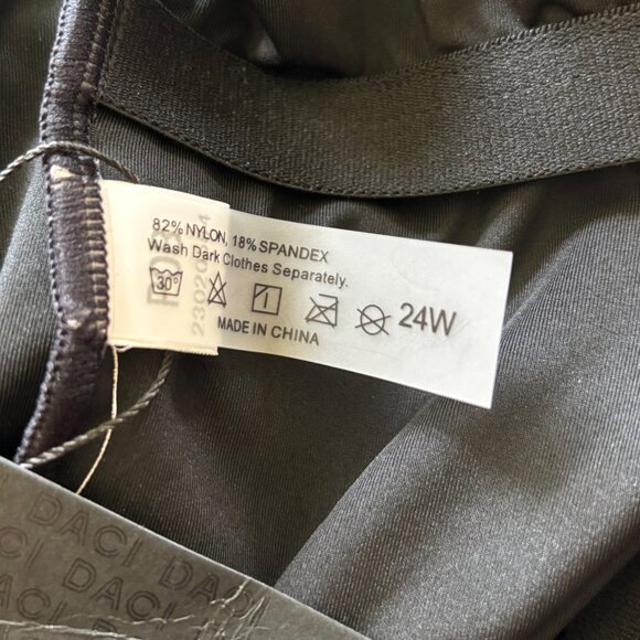 DACI Women's Plus Size Black One Piece Swimsuit Size 24W Ruched Built-in Bra - Picture 8 of 8